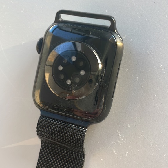 APPLE WATCH // SERIES 6 // 40MM // WR 50M / LTE // TITANIUM & CERAMIC// GPS - Picture 4 of 4